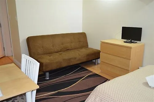 Kaisar Guest House Toronto 2*,